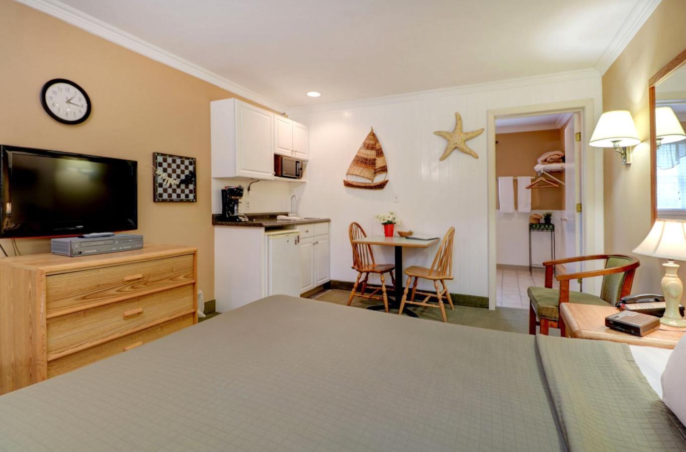 Sea Mist Resort Motel Уелс Екстериор снимка